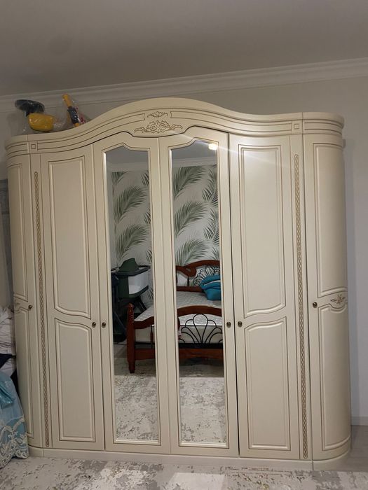 Продам спальный гарнитур