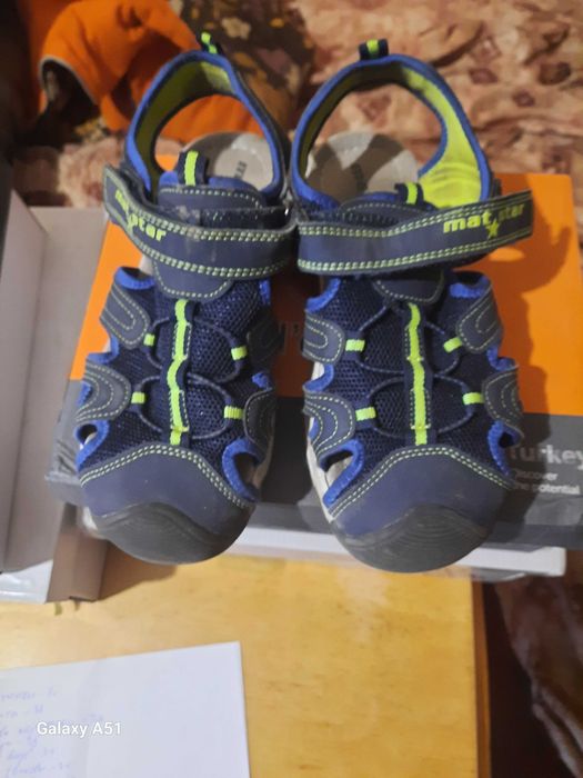 Здравей те продавам детски сандали ,крокита,и джапанки