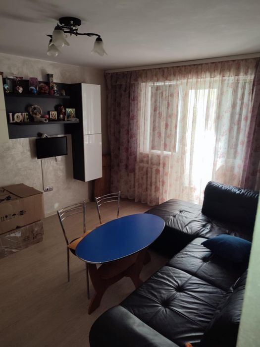 Vând mobilier de living