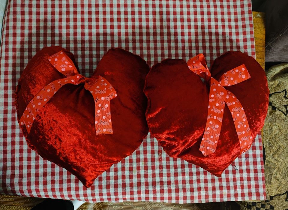 Декор подушки сердечки