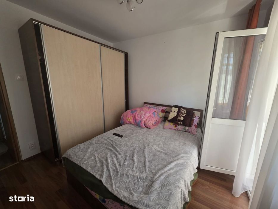 Apartament 3 camere Mioveni, et. 2 zona piata