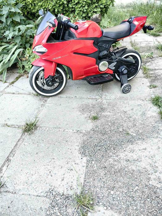 Мотор с акумулатор