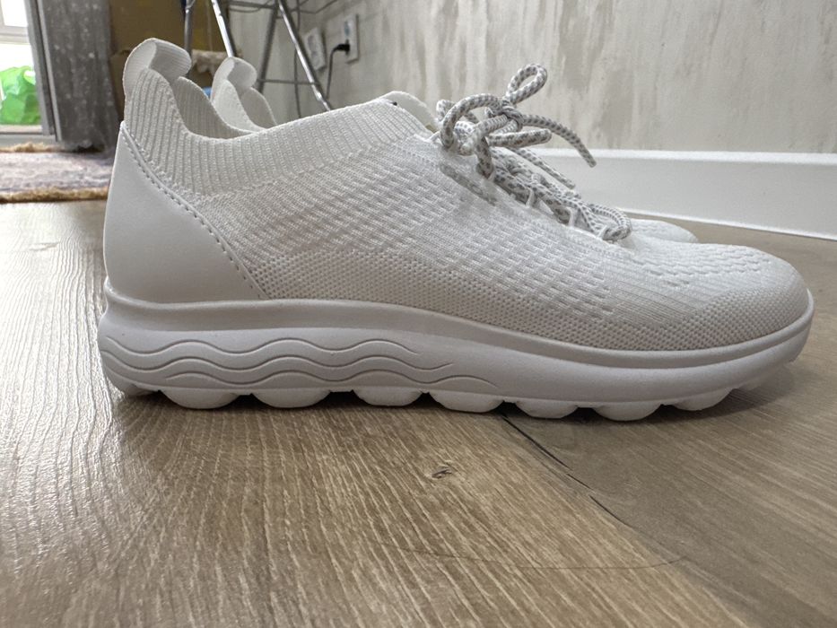 Продам кроссовки Geox