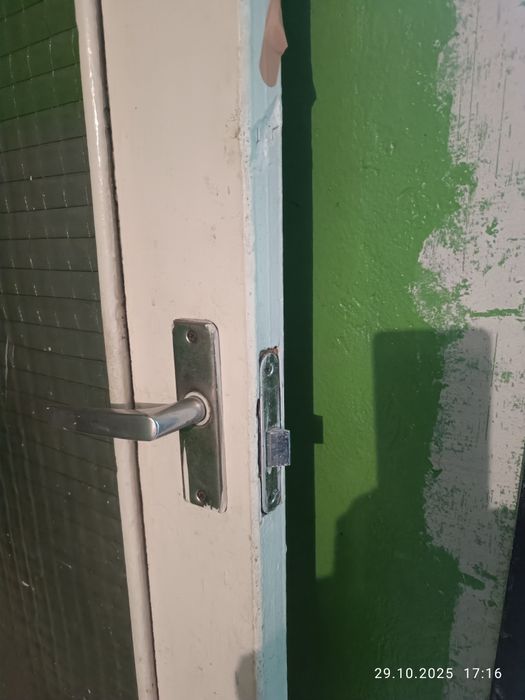 Дверь советская с армированным стеклом