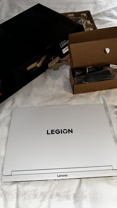Vand Lenovo Legion 7 Gaming Laptop -240Hz, Nvidia GeForce RTX 5060 8GB, Intel Core Ultra 7 255HX, RAM 32GB, 1T SSD,