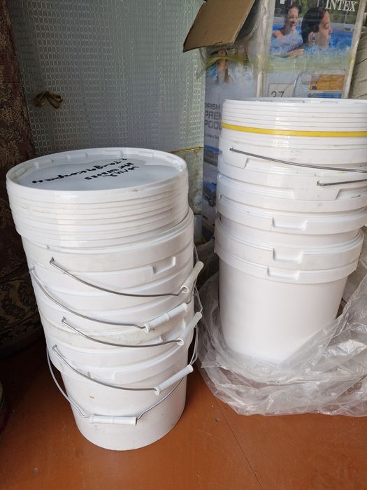 Вёдра с крышками. По 11,5 л