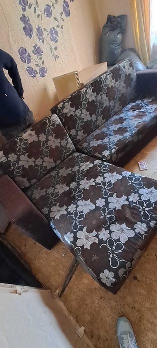 Продавам диван,ъглов модел.