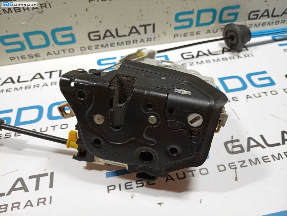 Incuietoare Broasca pentru Usa Portiera Dreapta Fata Audi A4 B8 2008 - 2015 Cod JA6-8J1-837-016-C JA68J1837016C [M6405]