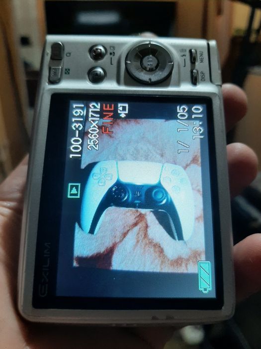 Vând cameră foto digitală Casio Exilim EX-Z57.