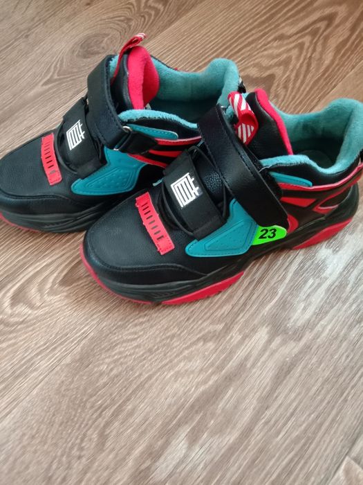 Утеплённые кроссовки 35 размер