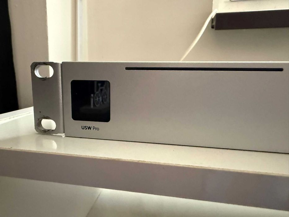 Switch Ubiquiti USW Pro 24 + bonus