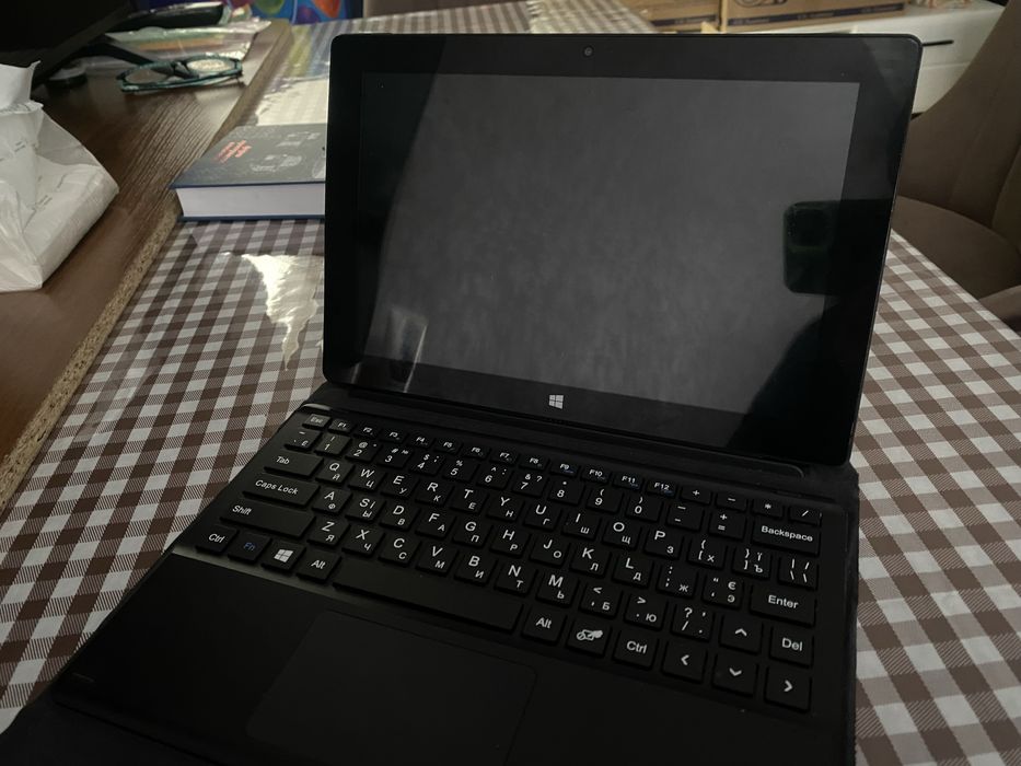 Ноутбук , планшет уневирсал .