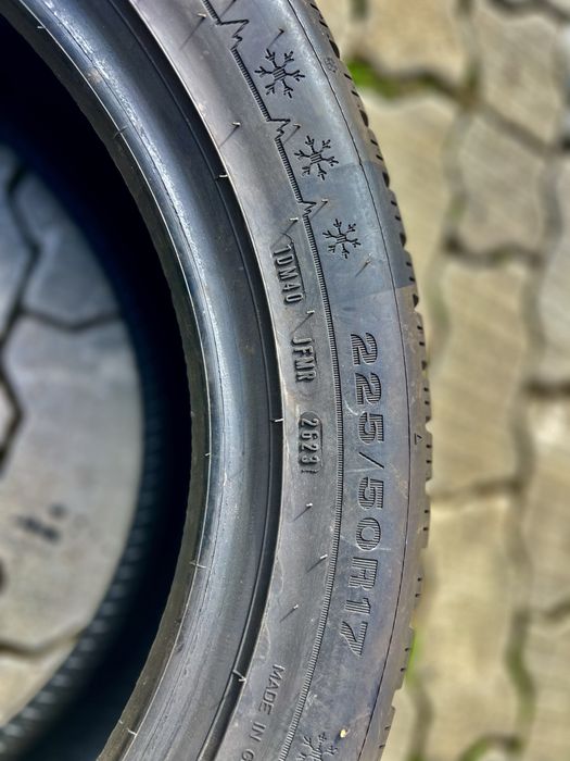 Anvelope iarna dunlop 225/50/17