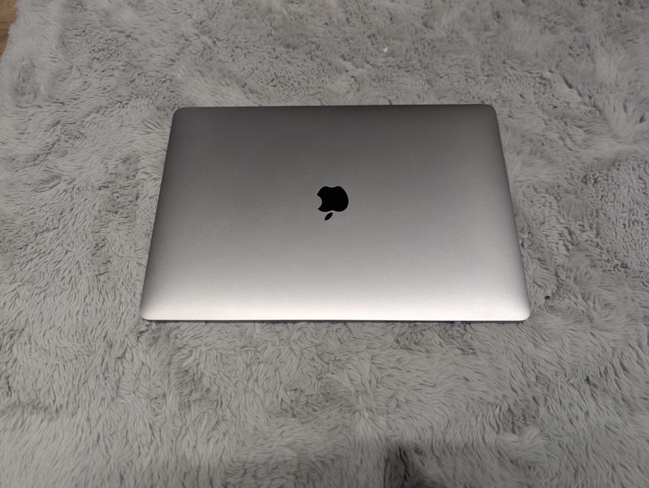 MacBook pro 15 2016 i7 16gb 1TB