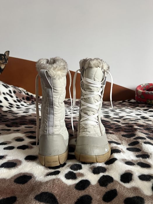 Ghete imblanita rezistente la apa Quechua crem