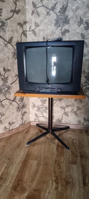 Отдам даромТелевизор Дэу и 2 раскладных кресла