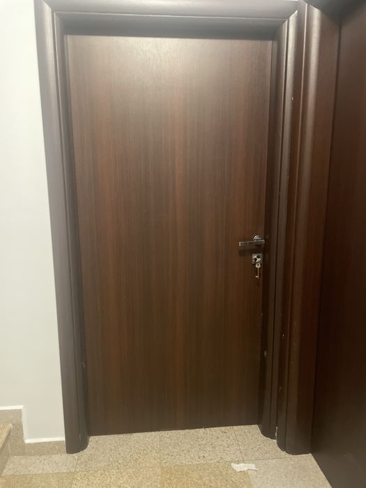 Usi wenghe cu toc si broasca