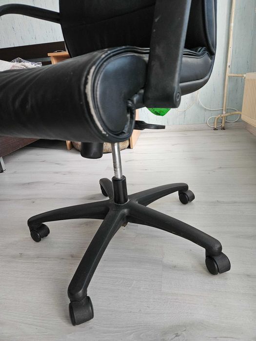 Бюро и директорски стол