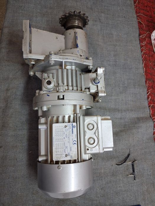 Motor cu reductor industrial