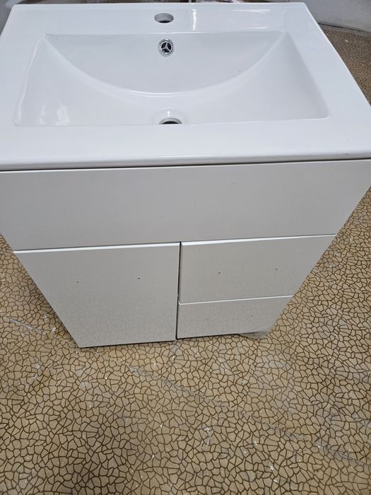 Mască  si chiuveta  de  baie noi