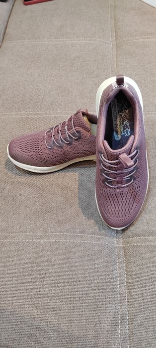 Încălțăminte sport Skechers ROZ

SkechÎncălțăminte sport Skechers ROZ