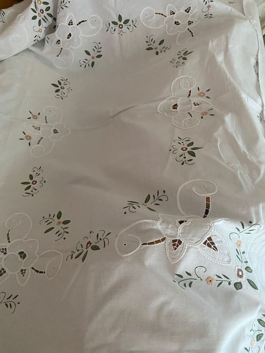 Ръчно бродирани покривки