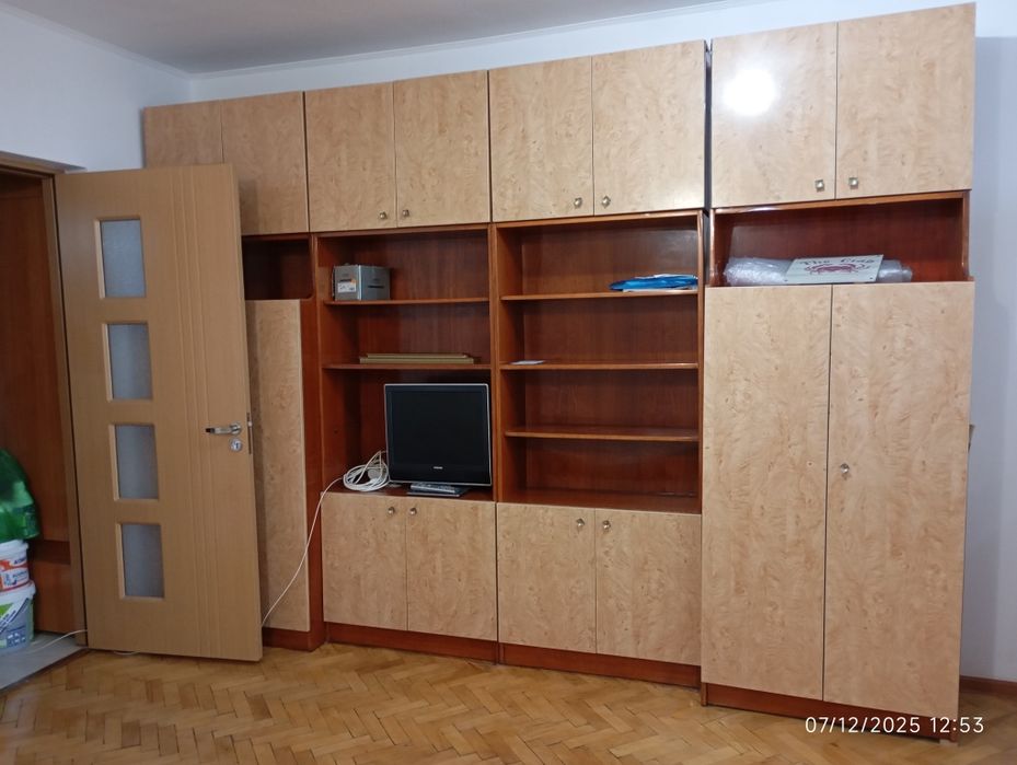Apt. 1 camera, Podu de Piatra