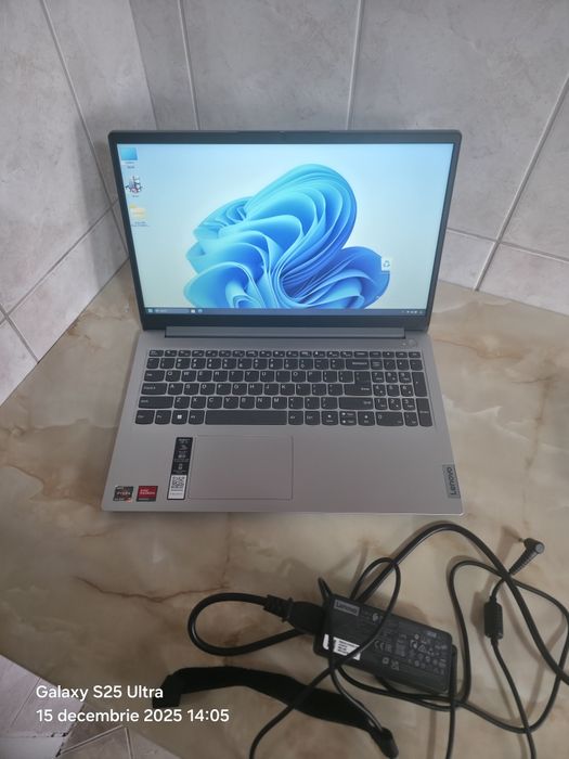 Vând laptop Ryzen 7 5700U Ultra slim Windows 11  ddr4 12gb  Ssd m2 512