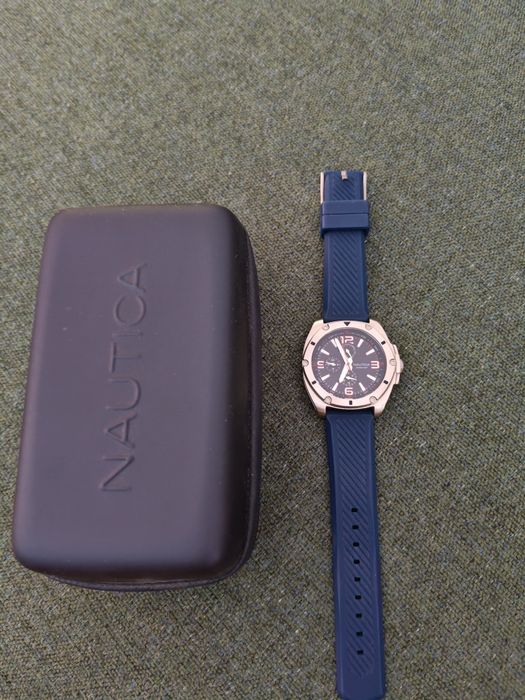 Часовник Nautica