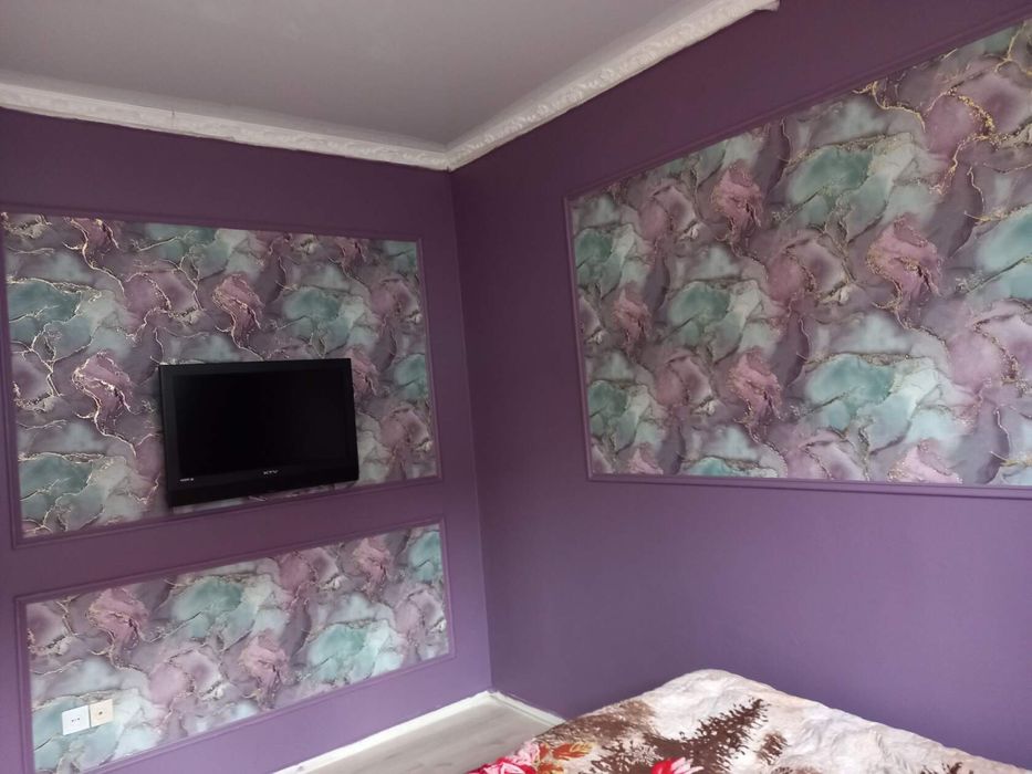 Клеим обои, делаем левкас