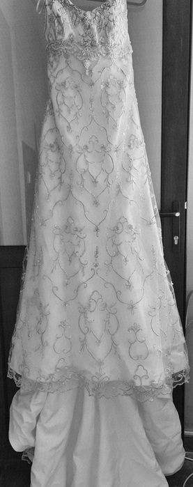 Vând rochie de mireasa model sirena