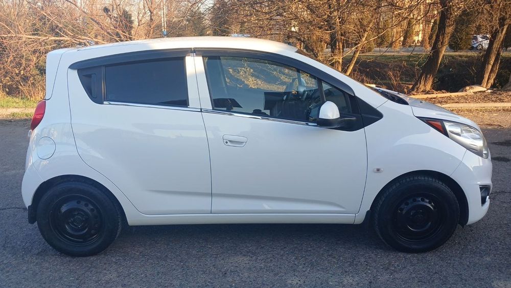 Spark sotiladi 2015 yil 2 poz xolati yaxshi gaz 4 pok