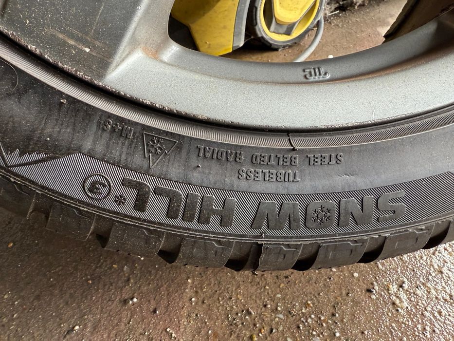 Cauciucuri de iarna pe 18 sau jante de aluminiu impecabile!