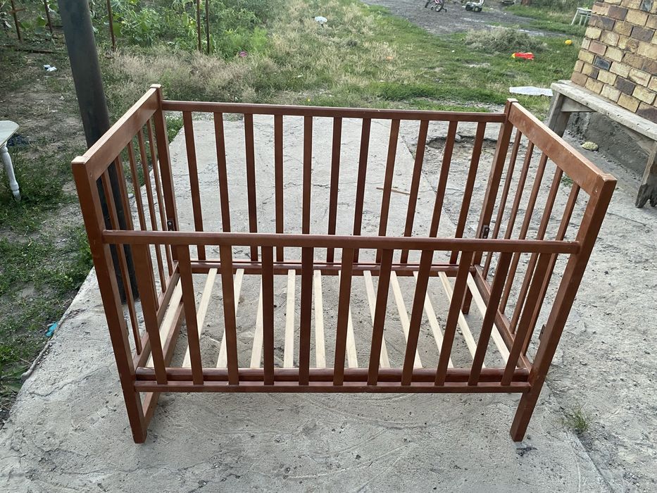 Кровать детская без матраса