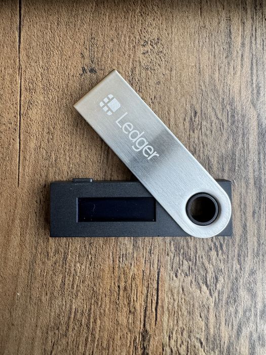Ledger Nano X + Nano S - употребявани, в перфектно състояние