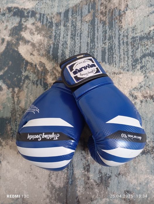 Mănuși de box Brmura 130 de lei