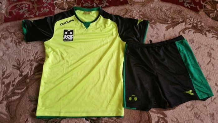 Echipament sportiv DIADORA ! Folosit