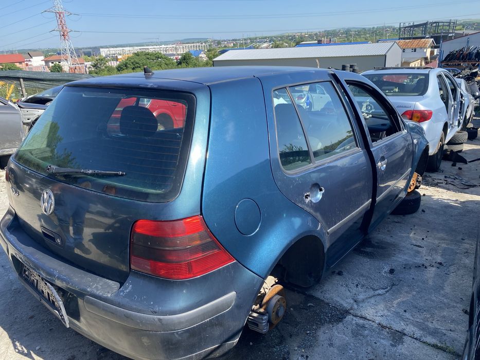 Dezmembram Volkswagen Golf 4