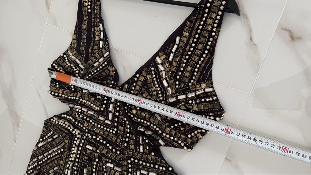 Rochie ASOS Luxe cu aplicații și decupaje – 44
