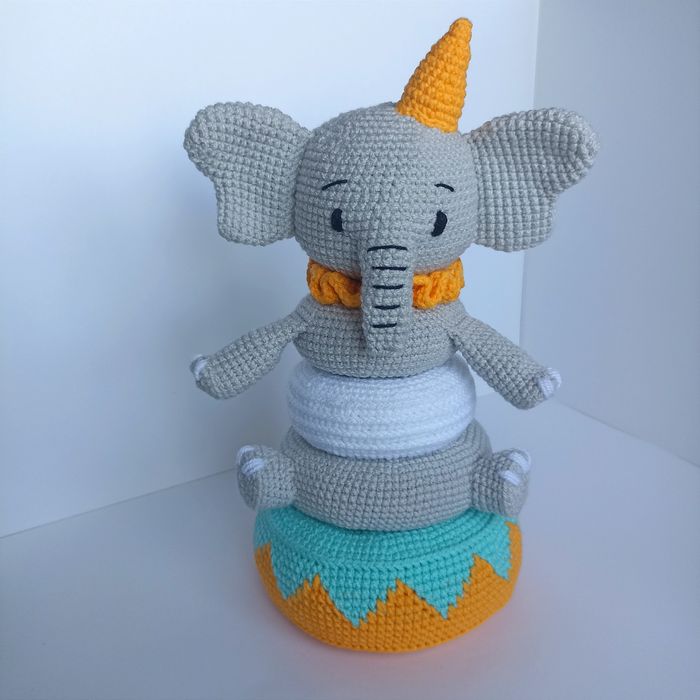 Развивающая игрушка - пирамидка.