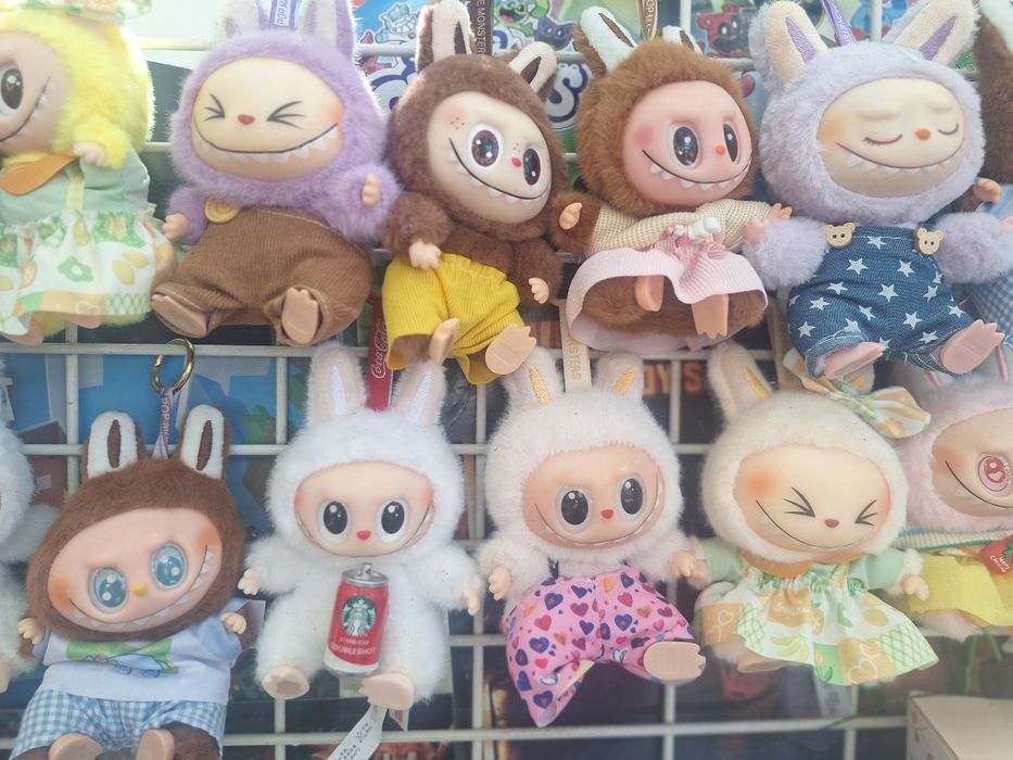 Лабубу  по избор на цвят модел и дрехи