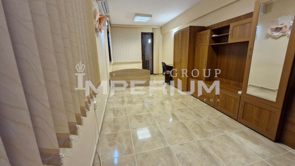 ГОЛЯМ Едностаен апартамент под наем в района на Спортна зала, гр. Вар