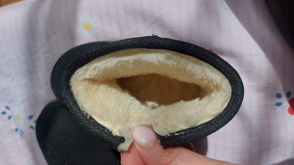 Продам детские угги. Размер 23.