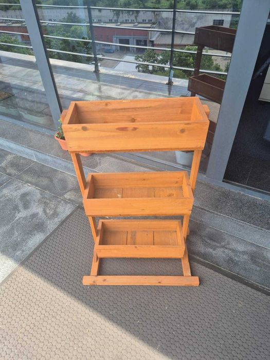 Jardinieră etajată din lemn de brad Casa Practica – 52x30x78 cm