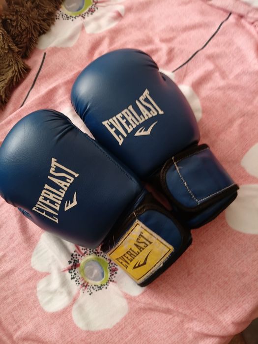 Продам перчатки боксерские для детей