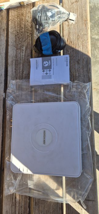 DVR Hikvision DS-7104HQHI-K1