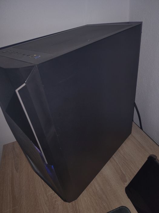Carcasa PC Gamemax Revolt 6 ventilatoare incluse