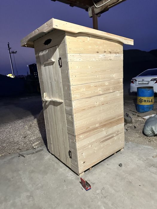 Туалет деревянныий улични