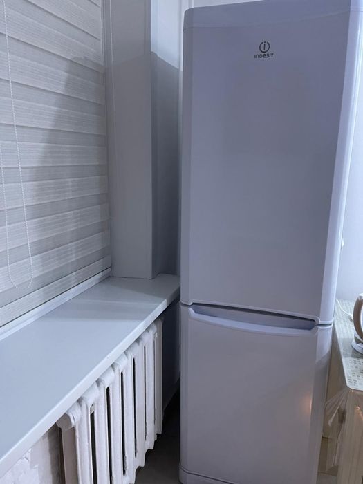 Холодильник indesit