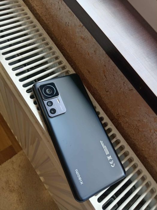 Xiaomi 12 T pro 256mb 8ram  като нов пълен пакет